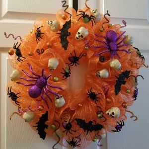 Beautiful Halloween door wreath, 21" inch.